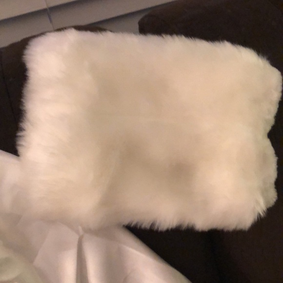 Little Girl White Satin Fur Trimmed Cape and white for muff - Picture 4 of 5